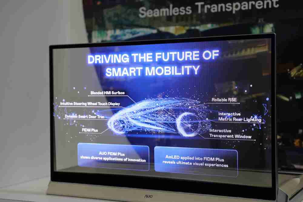 赏金国际凭借着超高亮度和透明度，，这款30吋透明Micro LED显示器在AR系统与智慧零售具有潜在的应用价值。。。